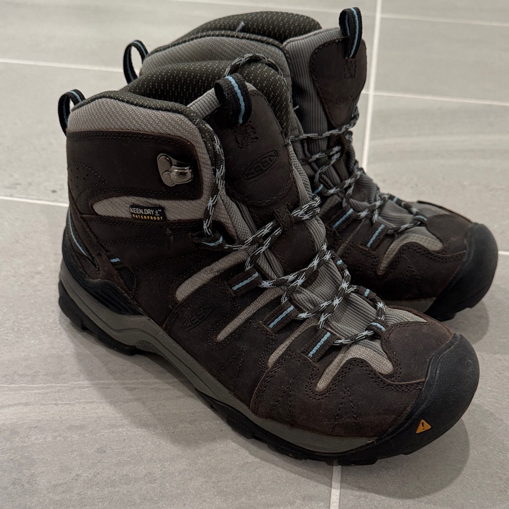 Keen Women's Hiking Boots - Black and Gray